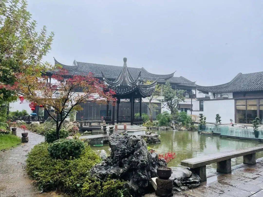 入住酒店遛弯时竟发现千年古墓，未提前告知消费者构成侵权吗？律师解读→